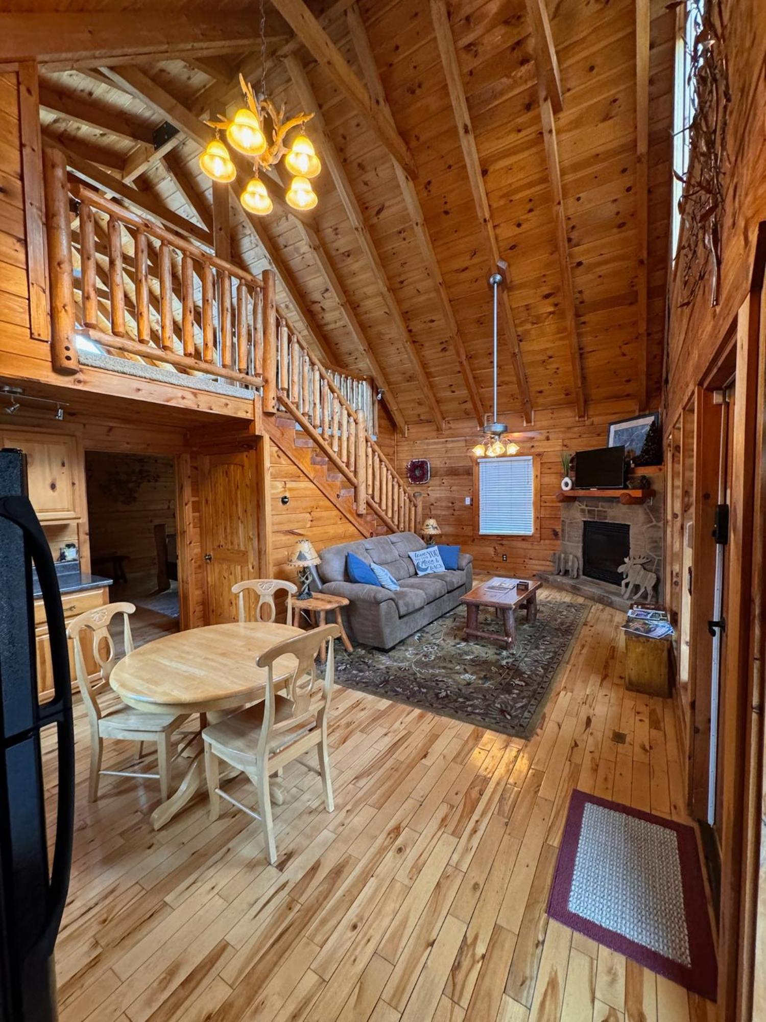 Smoky Paws - 5-Star Cabin, Stunning Mountain Views, New Hot Tub, Tranquil, Gigabit Internet, Free L2 Ev Villa Pigeon Forge Bagian luar foto