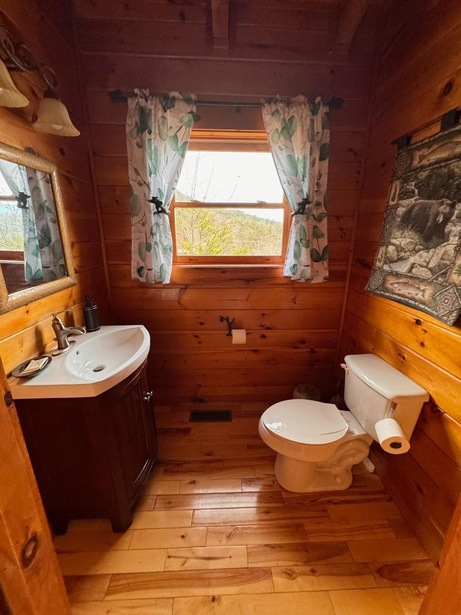 Smoky Paws - Exceptional Cabin, Stunning Mountain Views, Hot Tub, Tranquil, Gigabit Internet, Free L2 Ev Pigeon Forge Bagian luar foto