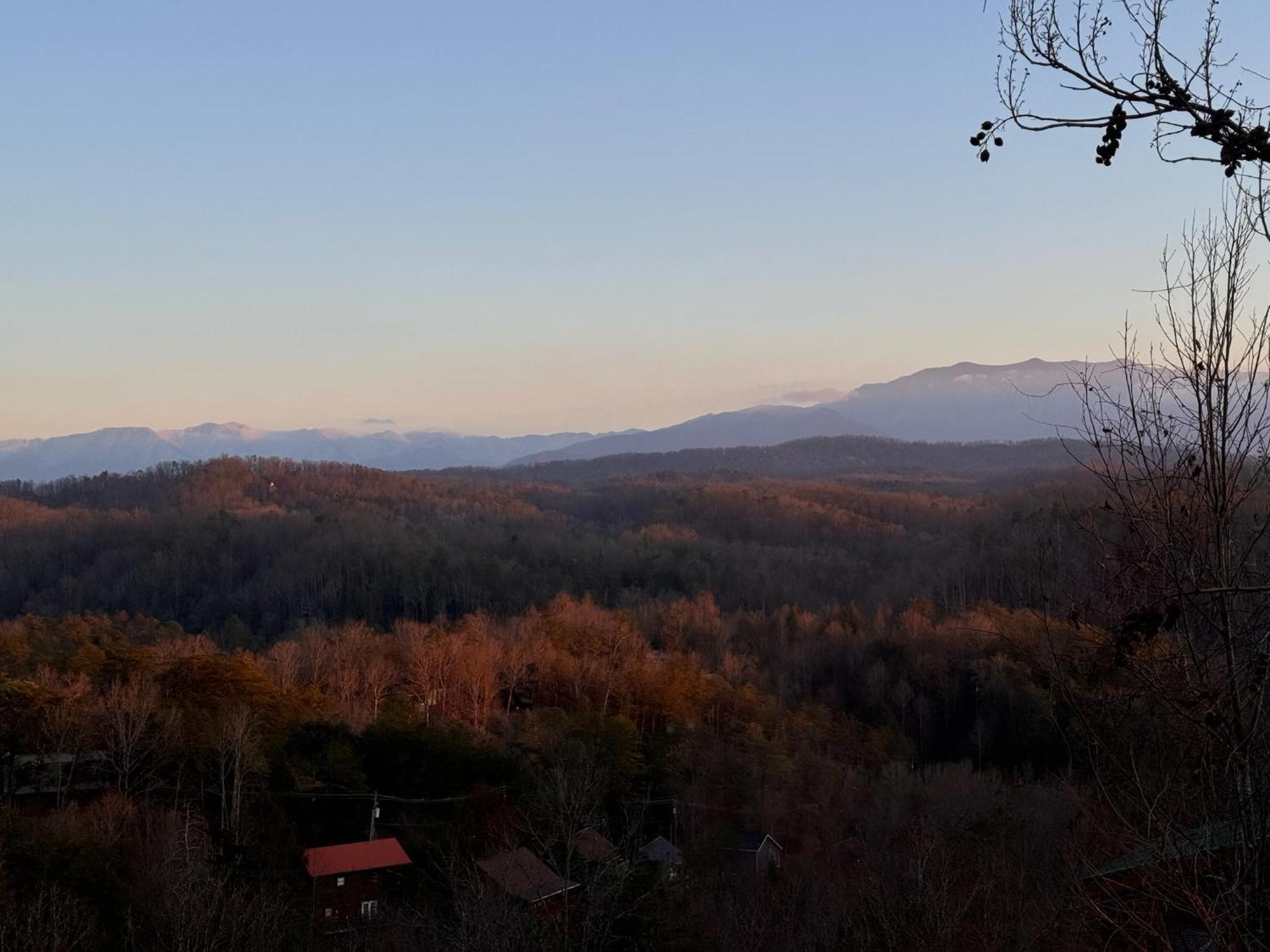 Smoky Paws - Exceptional Cabin, Stunning Mountain Views, Hot Tub, Tranquil, Gigabit Internet, Free L2 Ev Pigeon Forge Bagian luar foto