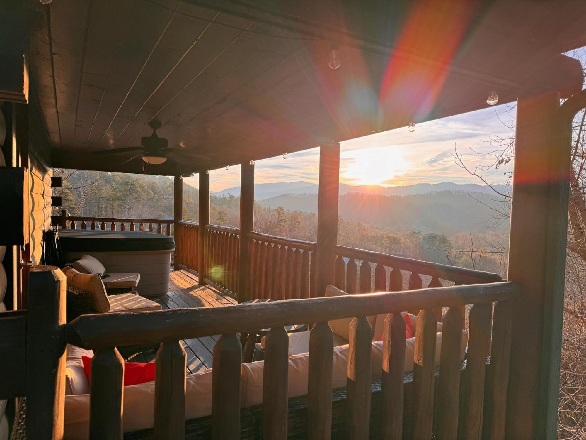 Smoky Paws - Exceptional Cabin, Stunning Mountain Views, Hot Tub, Tranquil, Gigabit Internet, Free L2 Ev Pigeon Forge Bagian luar foto