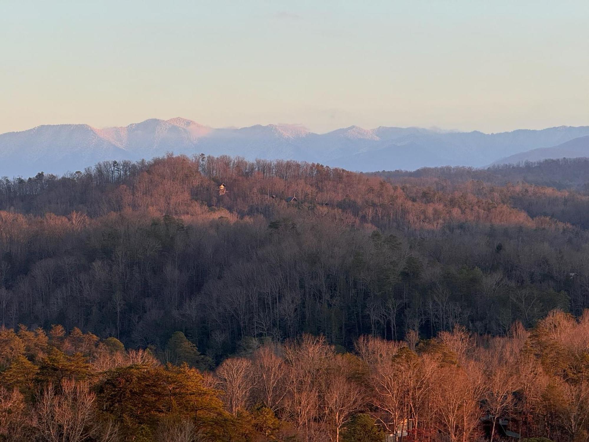 Smoky Paws - 5-Star Cabin, Stunning Mountain Views, New Hot Tub, Tranquil, Gigabit Internet, Free L2 Ev Villa Pigeon Forge Bagian luar foto