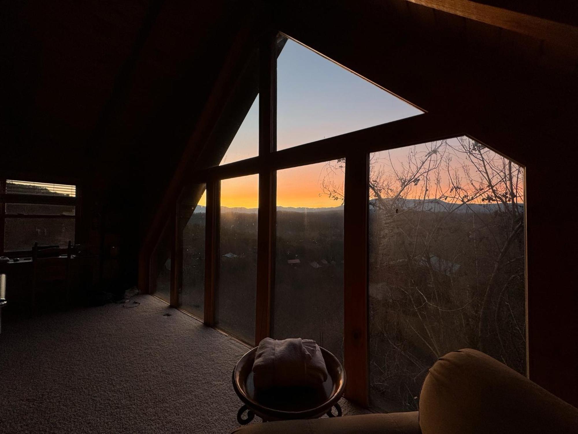 Smoky Paws - Exceptional Cabin, Stunning Mountain Views, Hot Tub, Tranquil, Gigabit Internet, Free L2 Ev Pigeon Forge Bagian luar foto