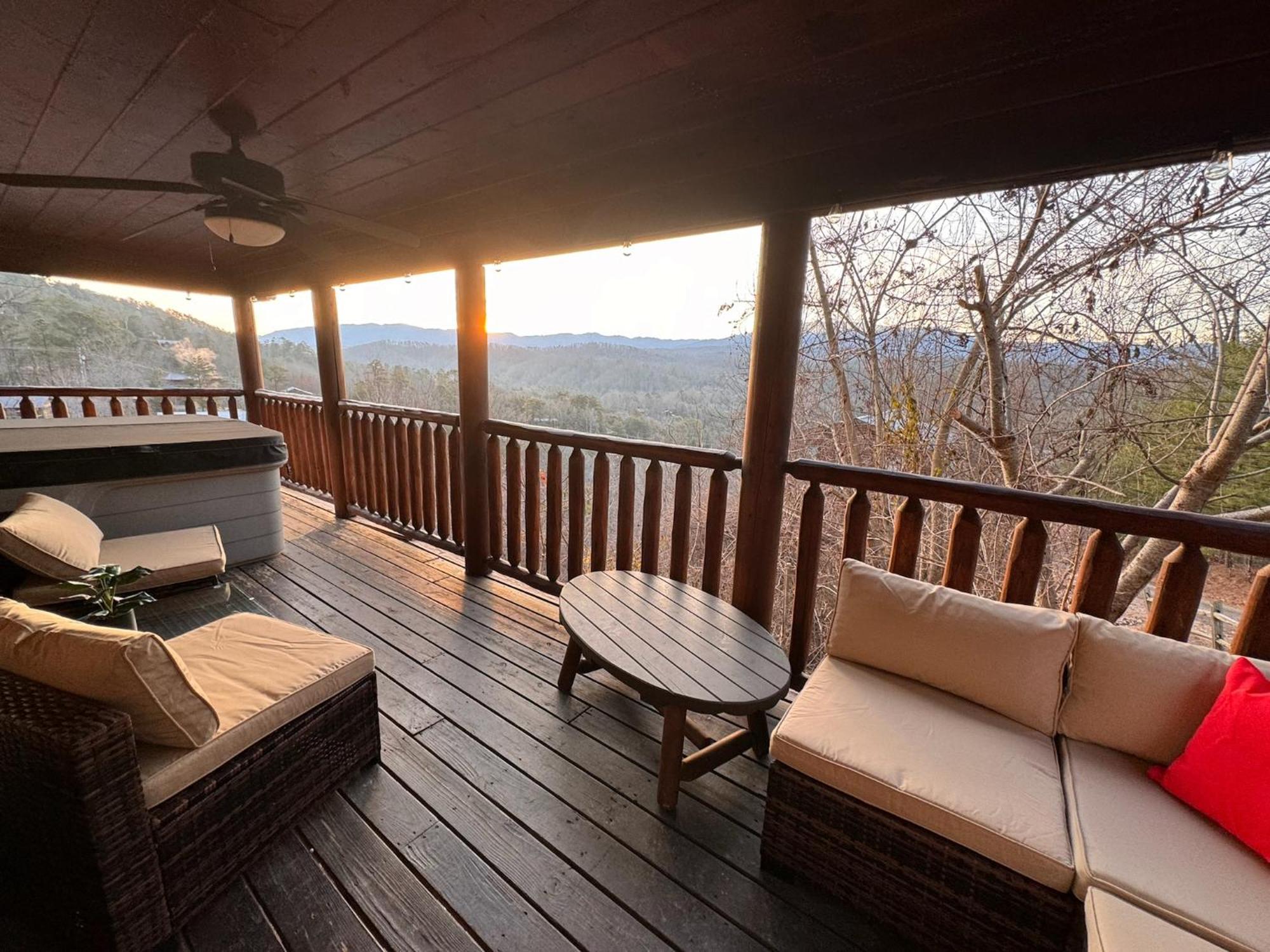 Smoky Paws - 5-Star Cabin, Stunning Mountain Views, New Hot Tub, Tranquil, Gigabit Internet, Free L2 Ev Villa Pigeon Forge Bagian luar foto