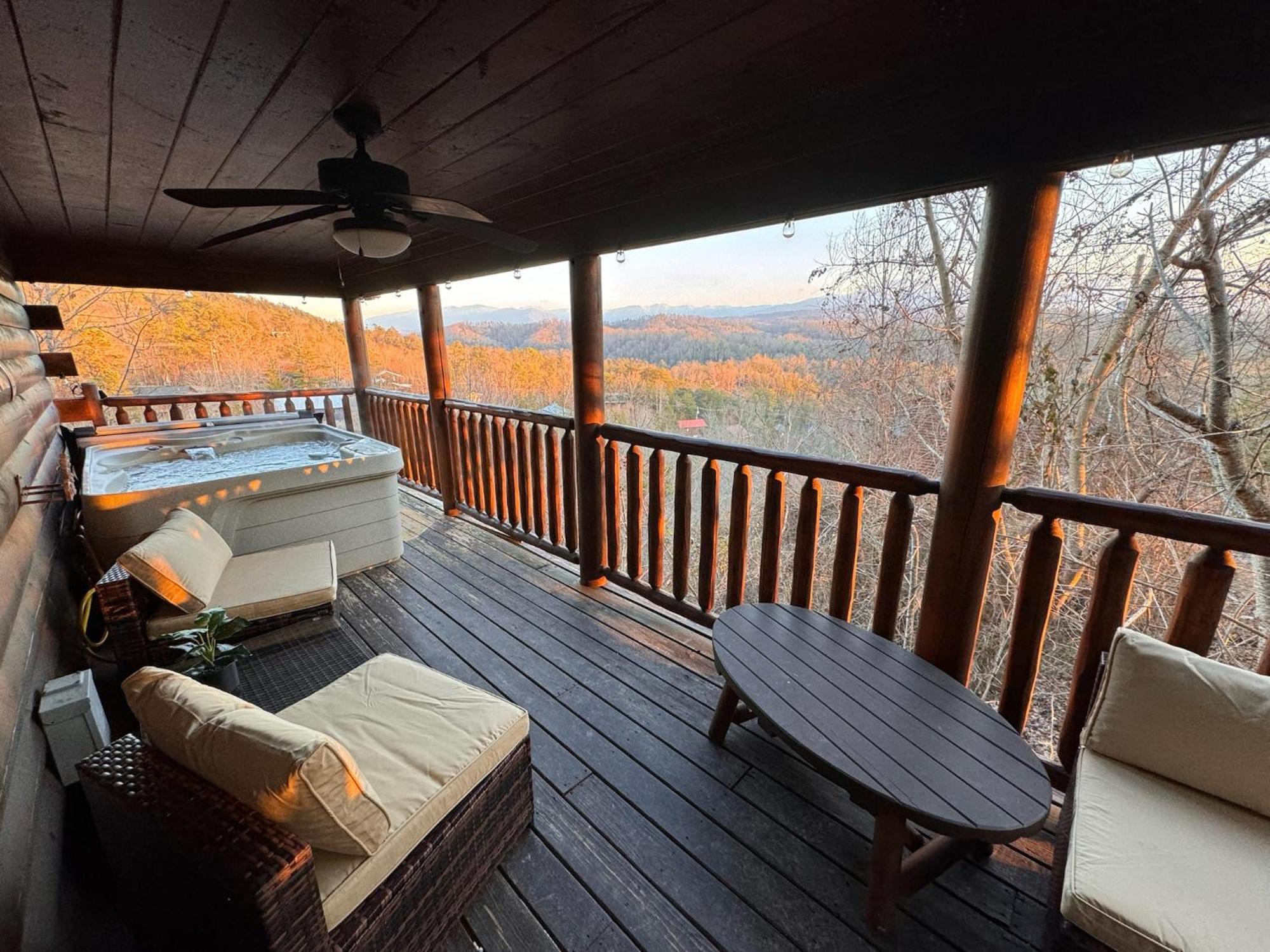 Smoky Paws - 5-Star Cabin, Stunning Mountain Views, New Hot Tub, Tranquil, Gigabit Internet, Free L2 Ev Villa Pigeon Forge Bagian luar foto