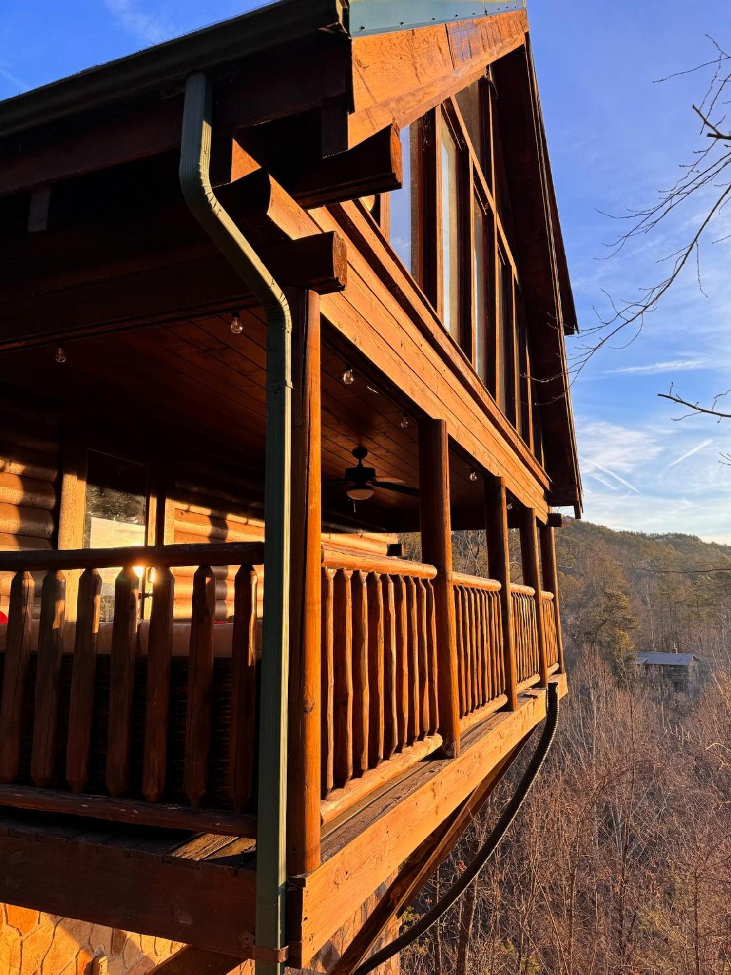 Smoky Paws - 5-Star Cabin, Stunning Mountain Views, New Hot Tub, Tranquil, Gigabit Internet, Free L2 Ev Villa Pigeon Forge Bagian luar foto