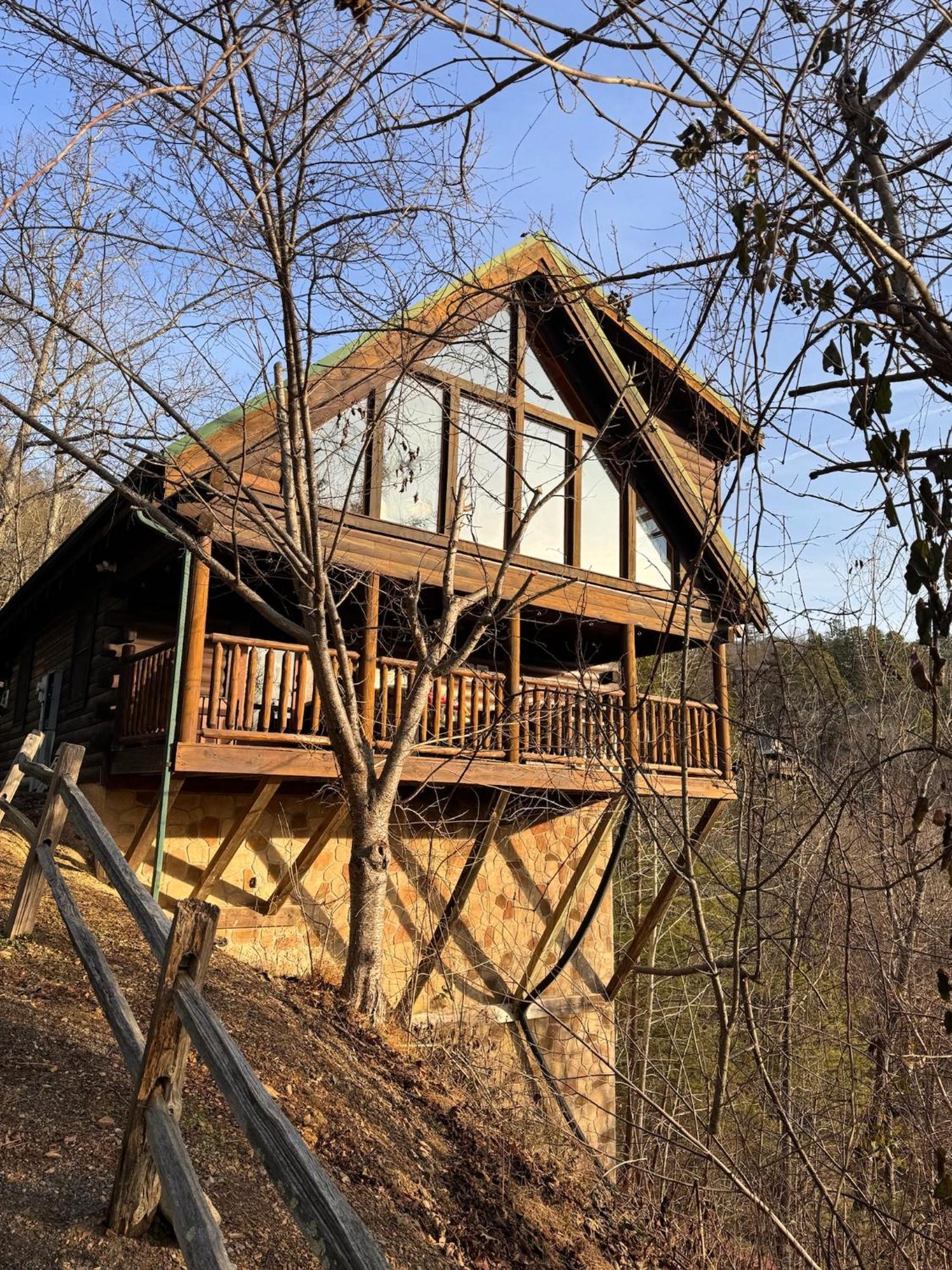 Smoky Paws - 5-Star Cabin, Stunning Mountain Views, New Hot Tub, Tranquil, Gigabit Internet, Free L2 Ev Villa Pigeon Forge Bagian luar foto